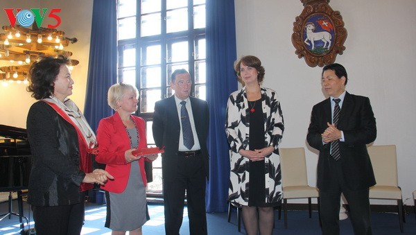 National Assembly Chairwoman visits Hungary - ảnh 2